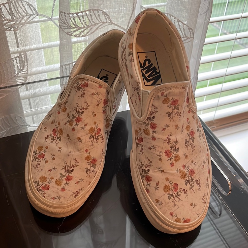 Vans, pink/green/white Mini Floral, Size 8 women’s.  Great cond., clean & cute!